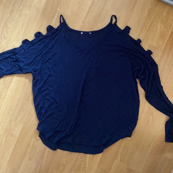 Open-shoulder top - Picture 2 of 4